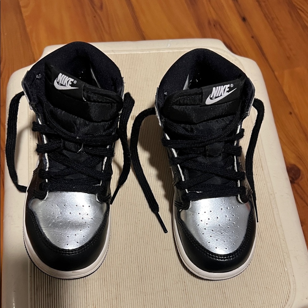 Nike Kids Black and Metallic Sneakers